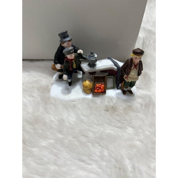 Department 56 Heritage Village Collection Oliver Twist - Picture 5 of 6